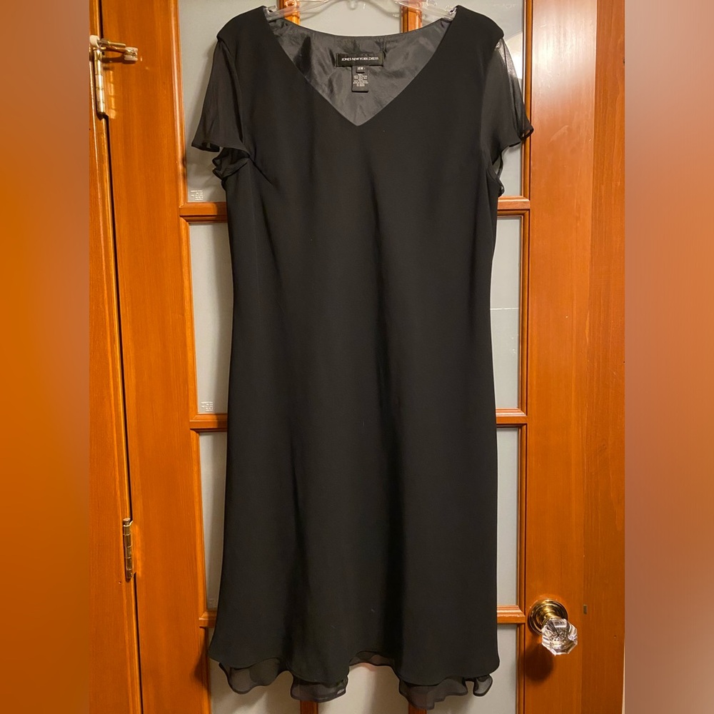 Jones New York Black Cocktail Dress withh Chiffon Cap Sleeves and Hem Detail 16W